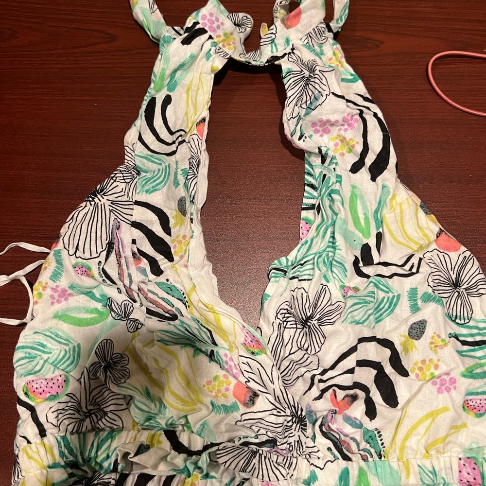 Few people linen top
